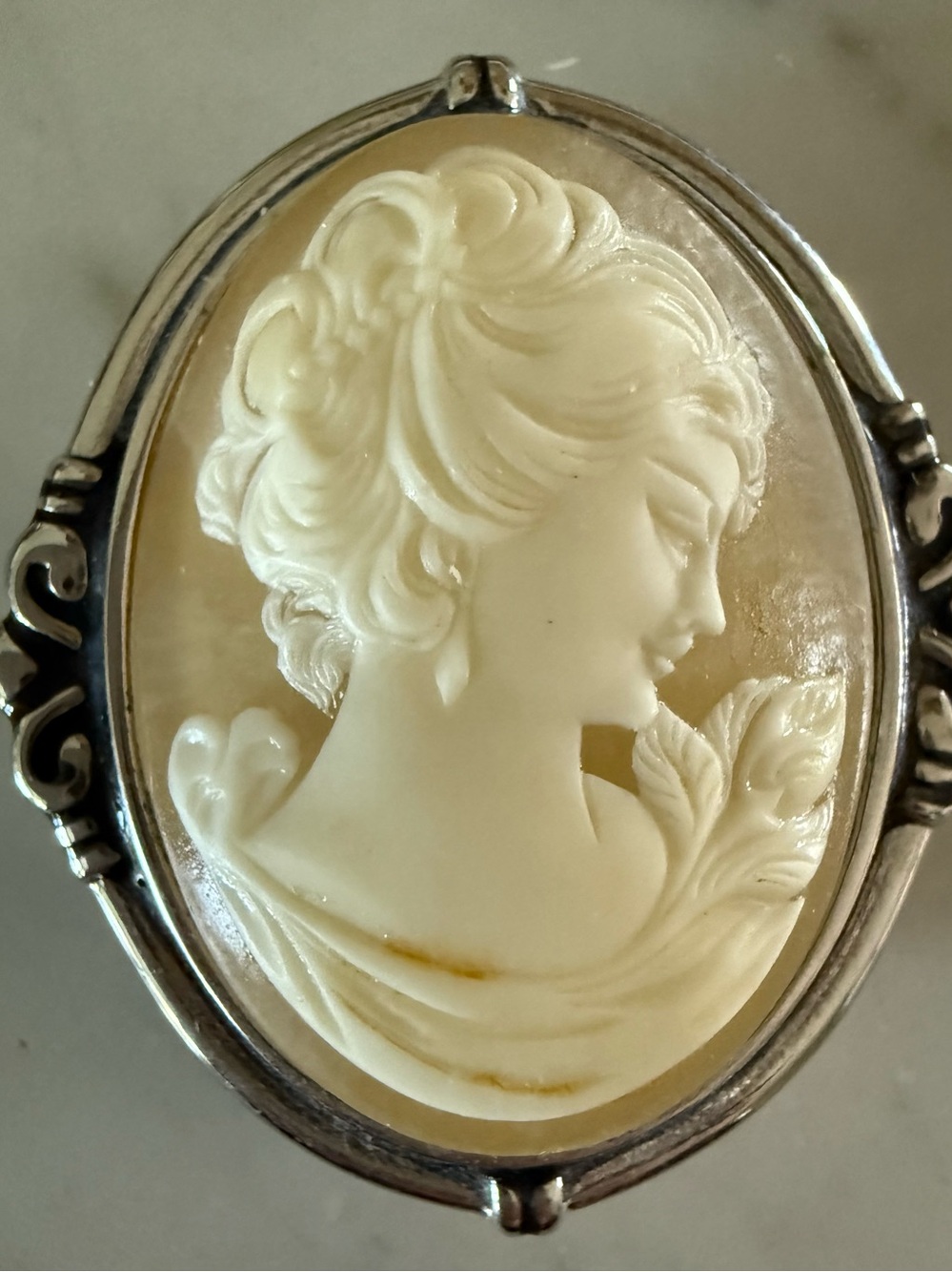 Vintage Estée Lauder Solid Perfume Cameo Compact